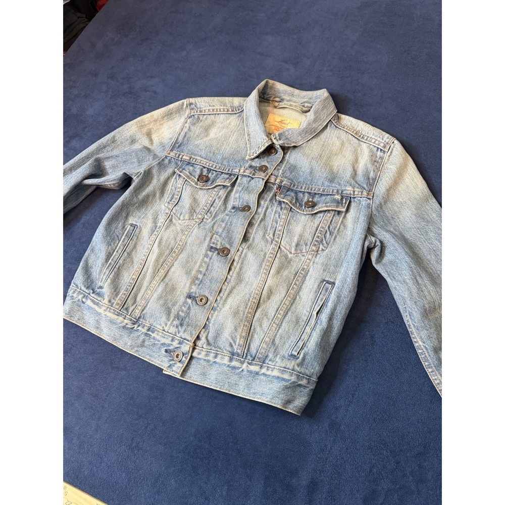 Levi’s Classic Women’s Faded Denim Trucker Jacket Y2K Sz M Light Wash